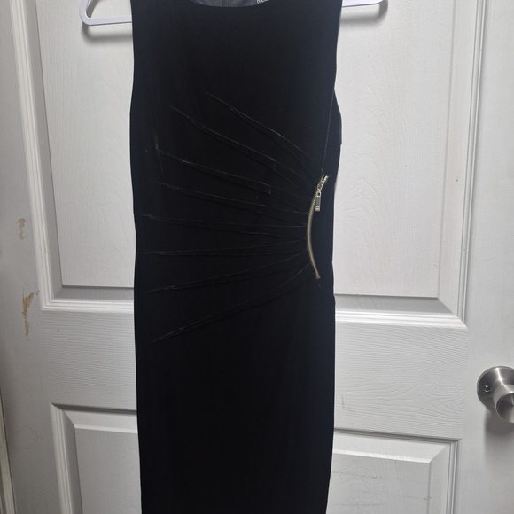 Ivanka Trump Dresses & Skirts - Ivanka Trump Black Midi Dress with Side Zipper Detail